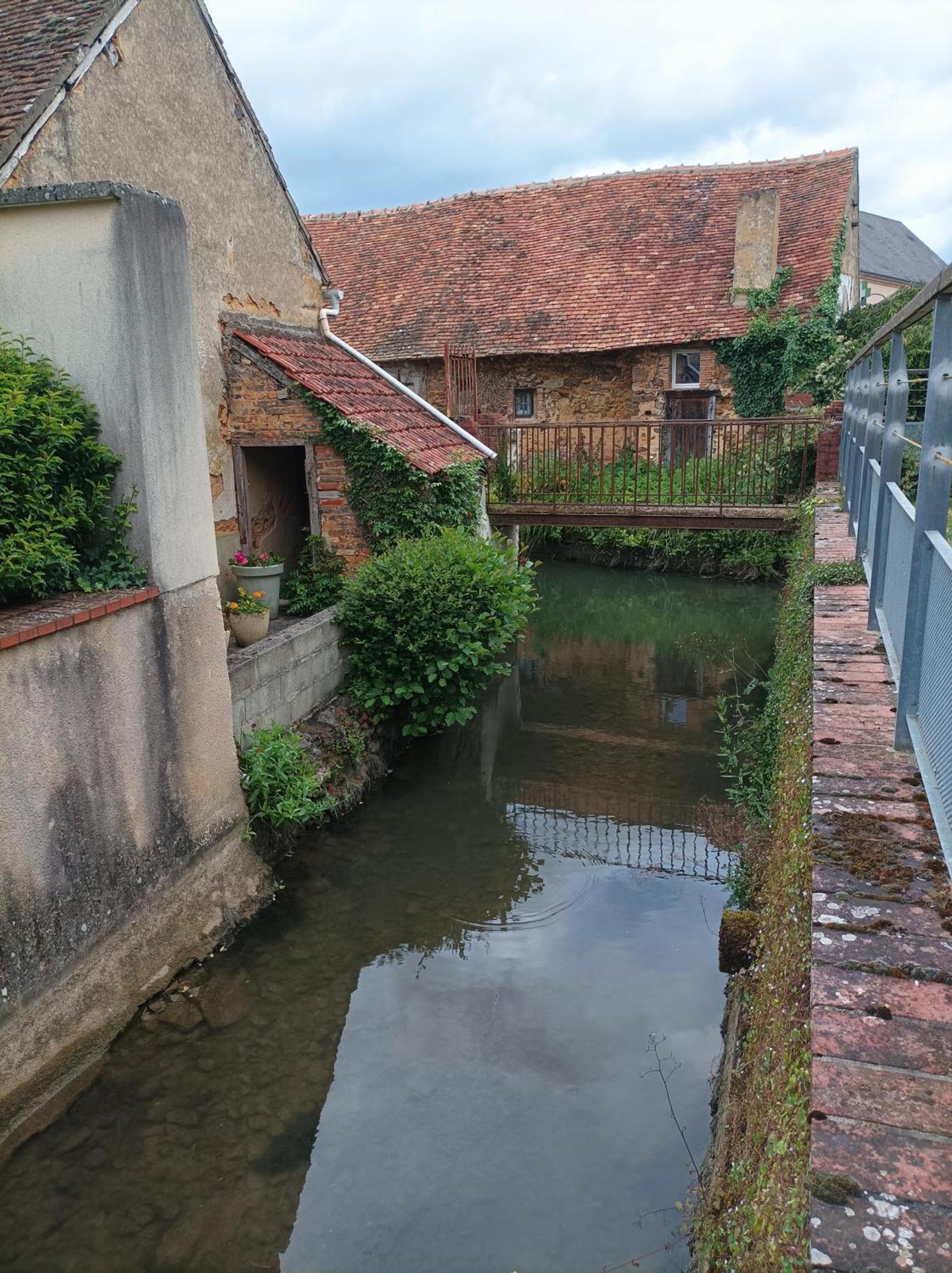 La Maison Au Bord De L'Eau Gracay Bagian luar foto