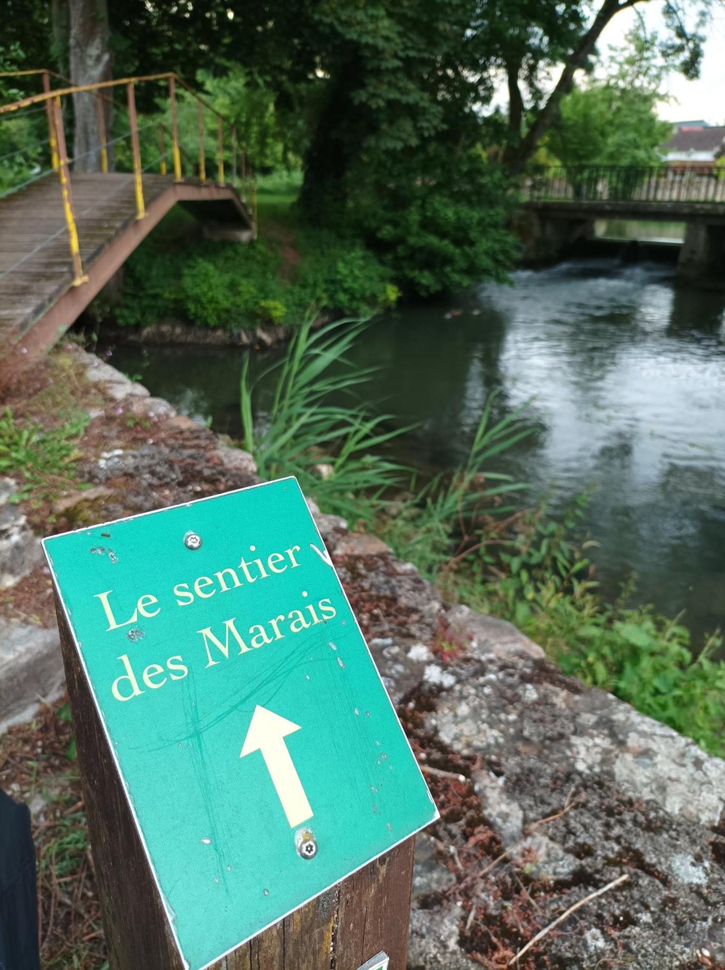 La Maison Au Bord De L'Eau Gracay Bagian luar foto